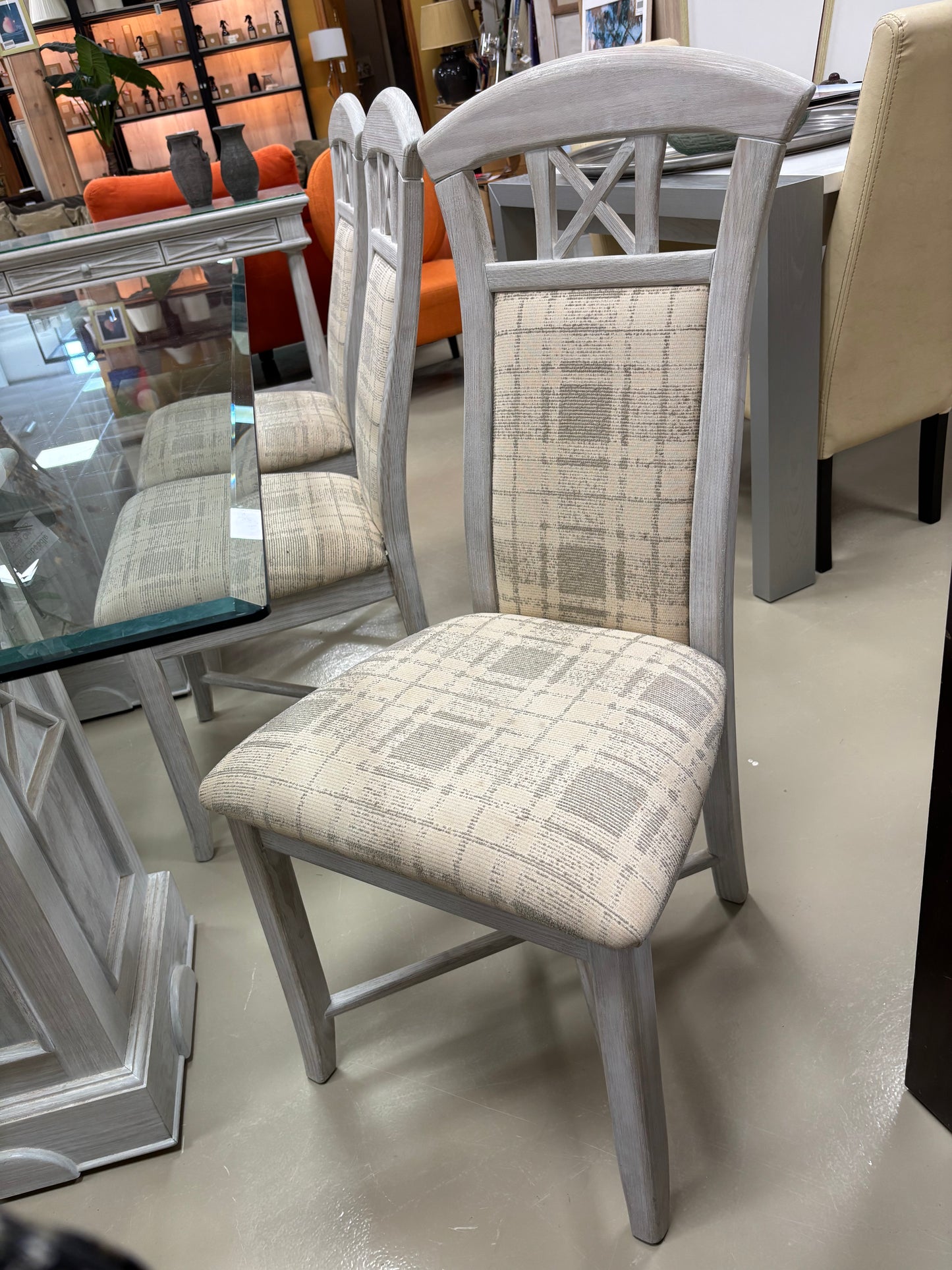 Table & Chairs