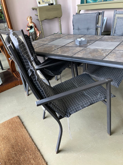 Mesa e cadeiras para exterior