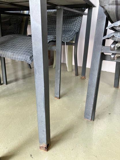 Mesa e cadeiras para exterior