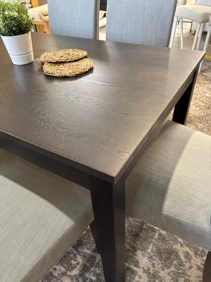 Table & Chairs