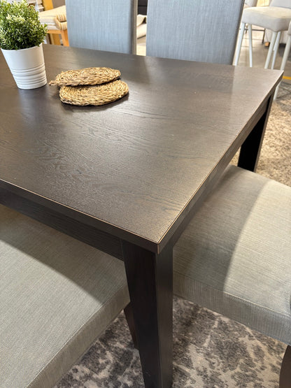 Table & Chairs