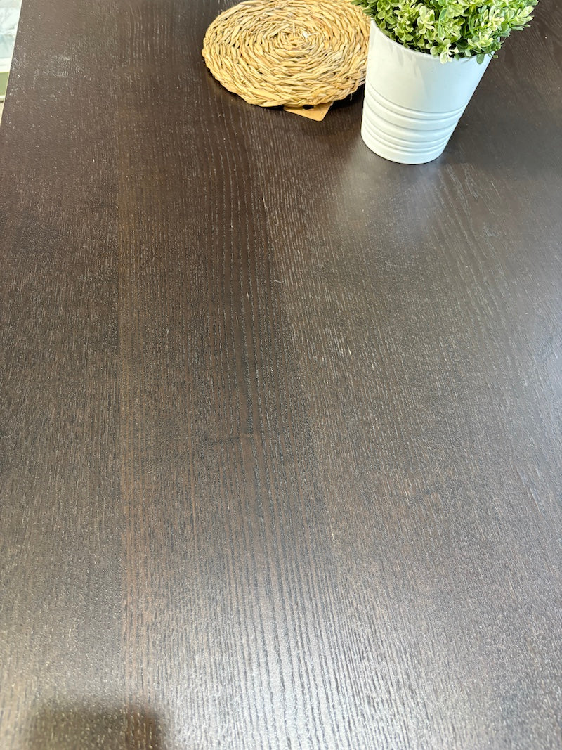 Table & Chairs