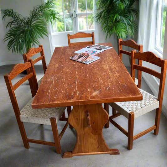 Table & Chairs