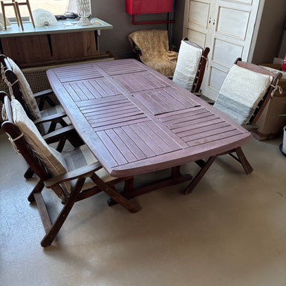 Table & Chairs
