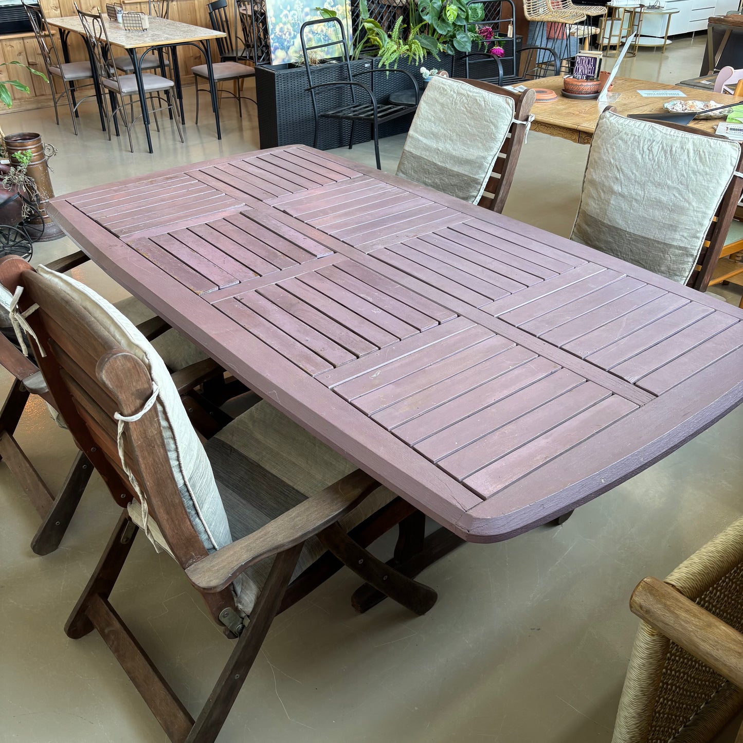 Table & Chairs