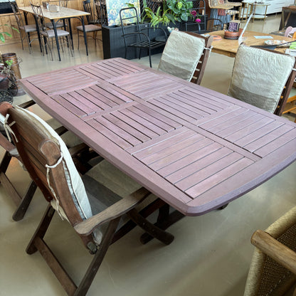 Table & Chairs