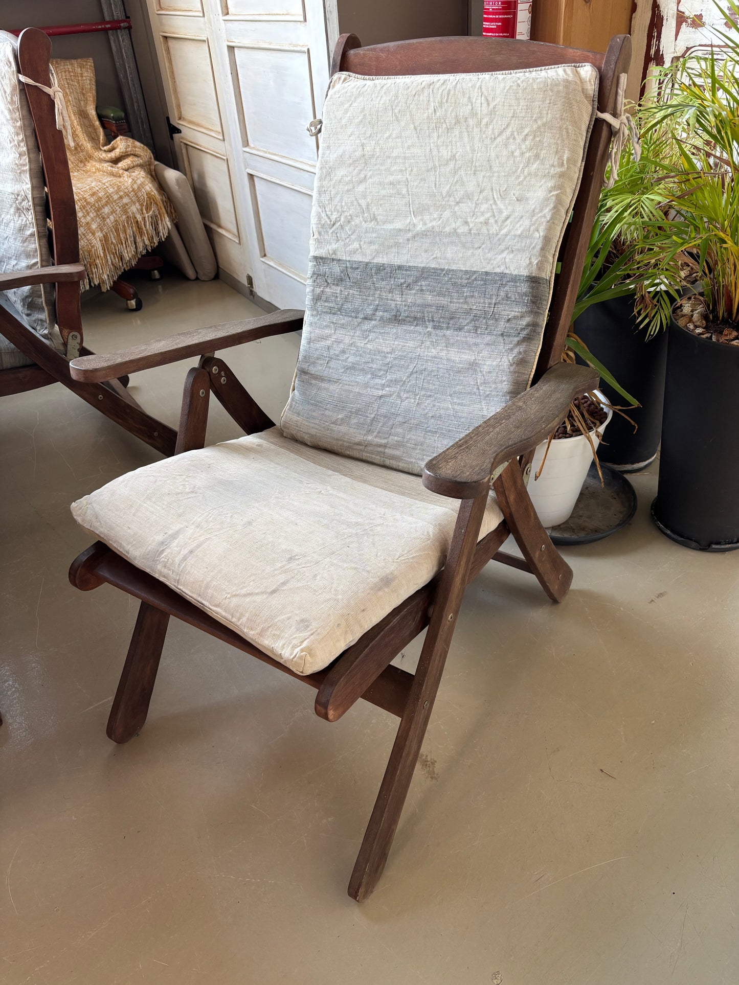 Table & Chairs