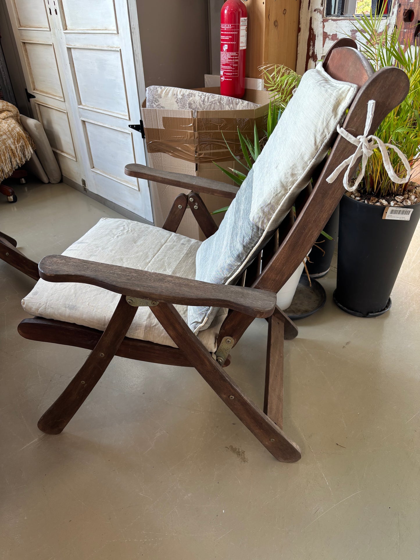 Table & Chairs
