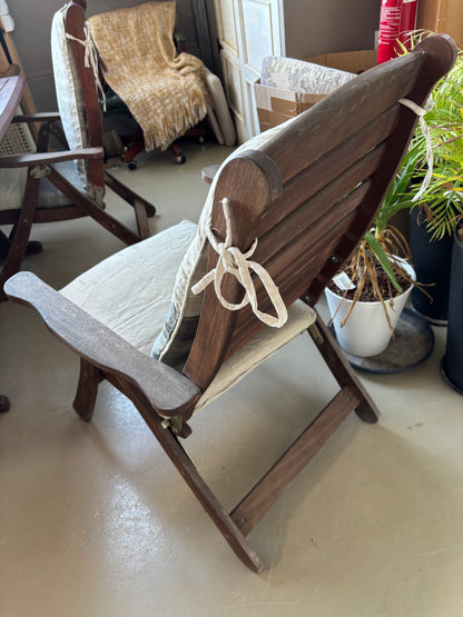Table & Chairs