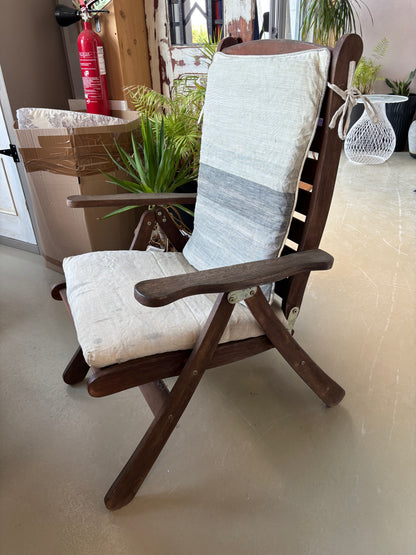 Table & Chairs