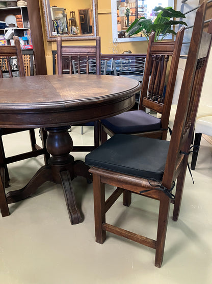 Table & Chairs