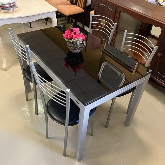 Table & Chairs