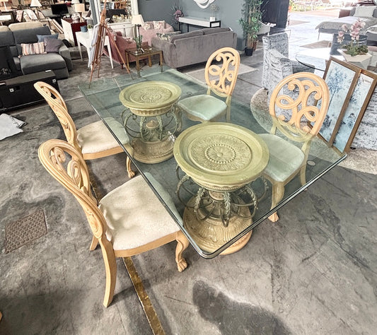 Table & Chairs