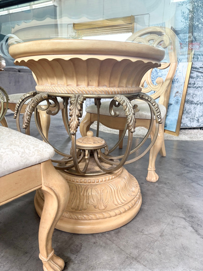Table & Chairs