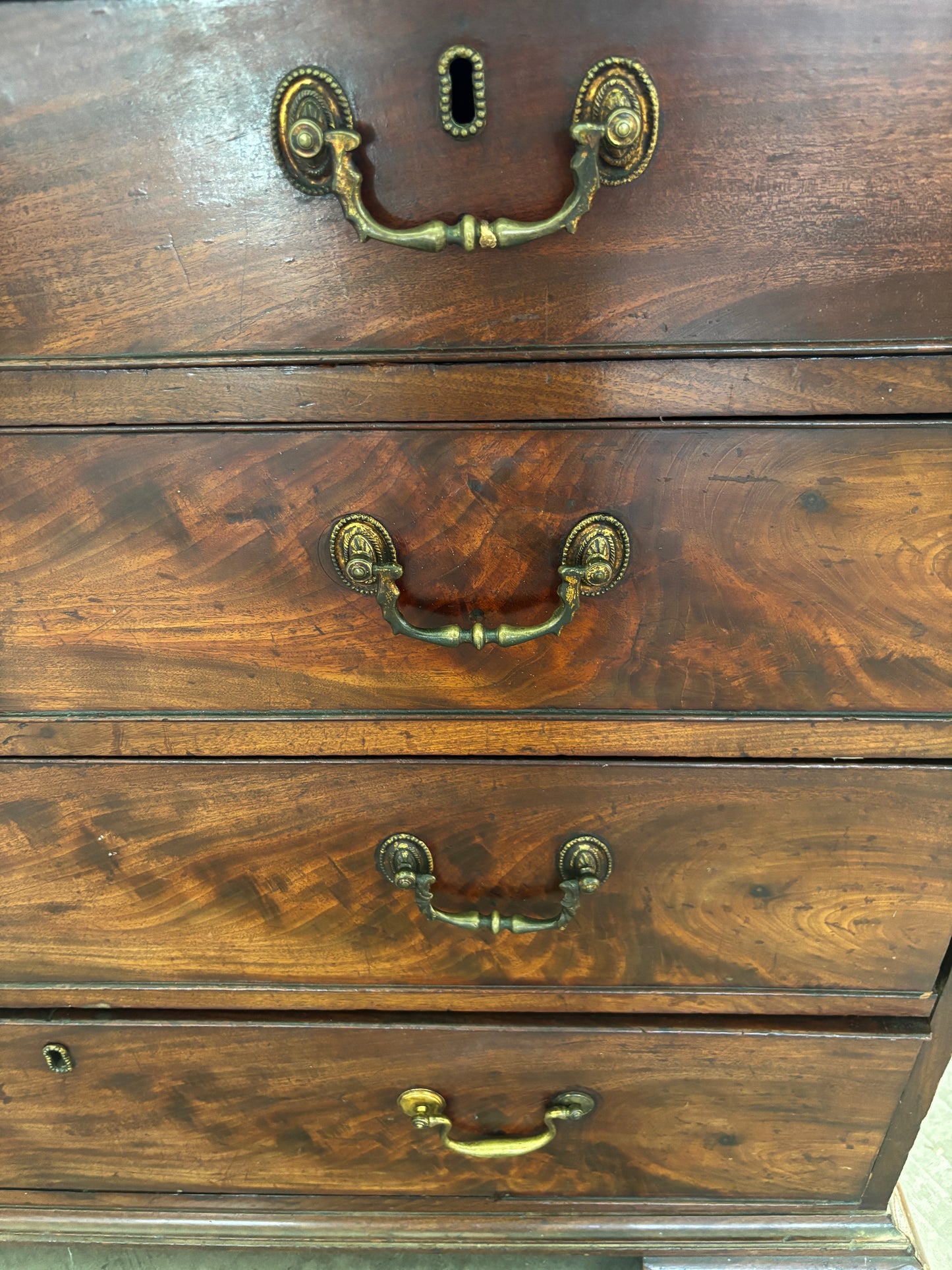 Chest of drawers