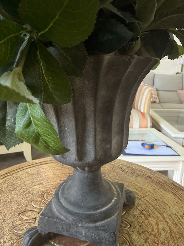 Vase & Flowers