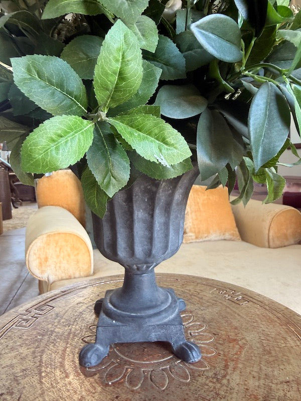 Vase & Flowers