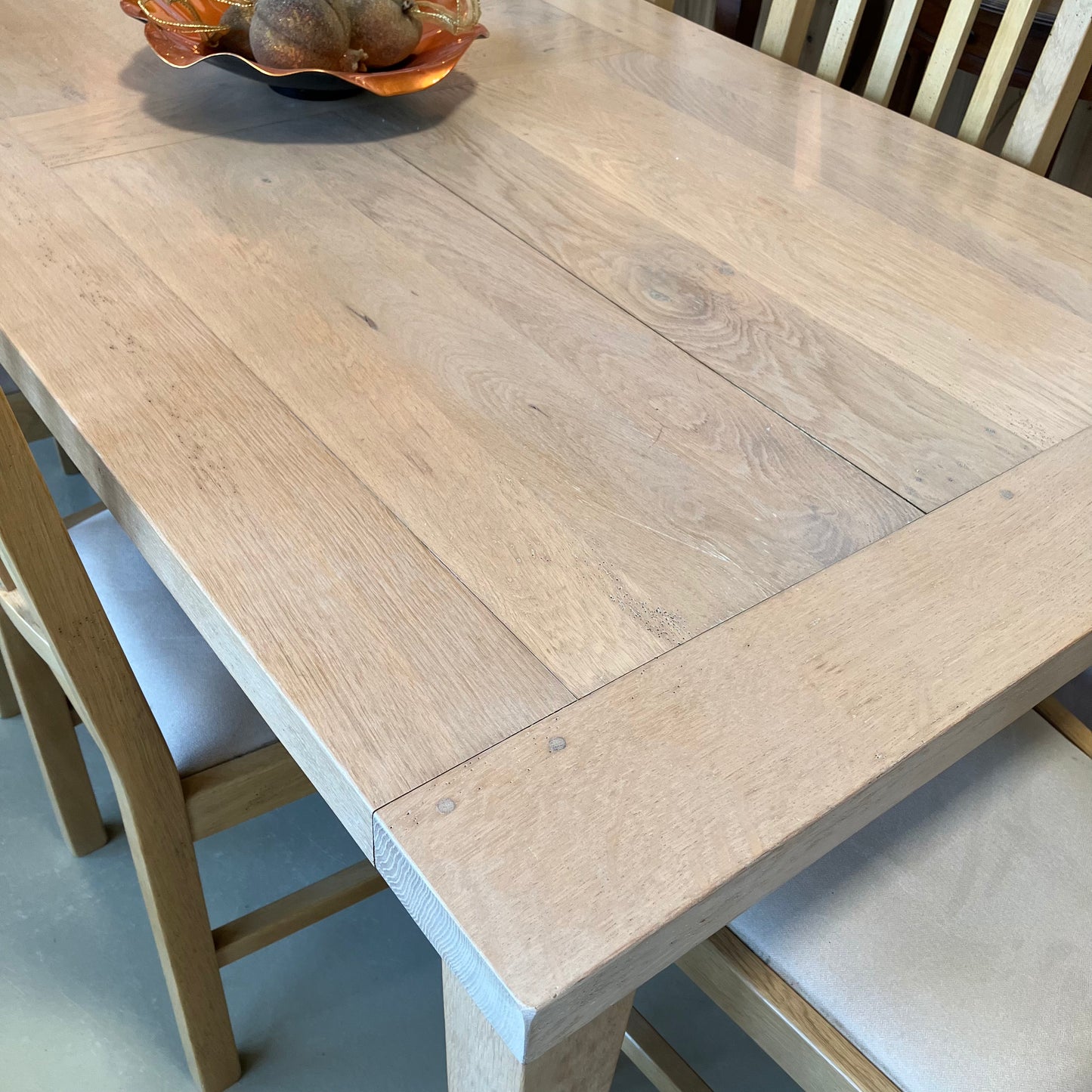 Table & Chairs