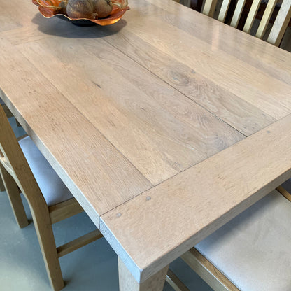 Table & Chairs
