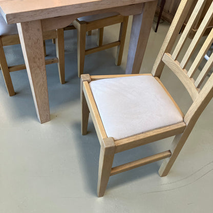 Table & Chairs