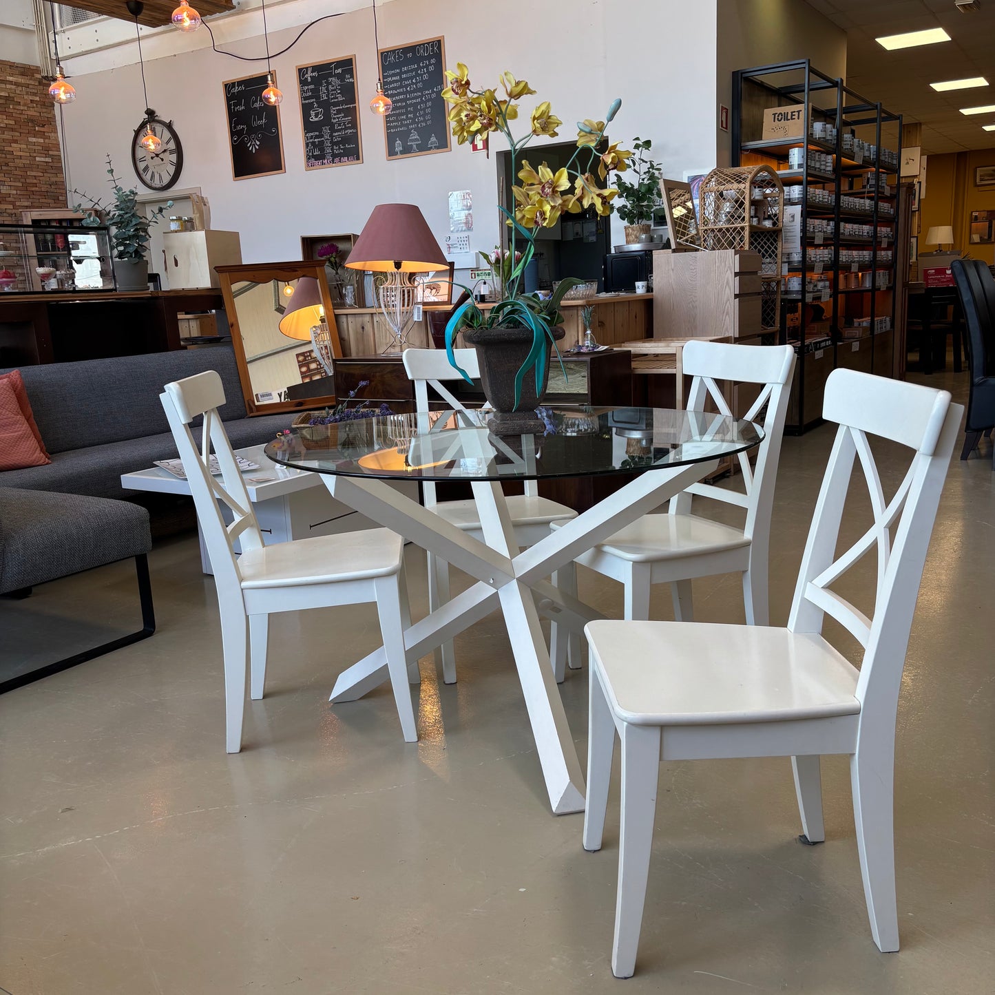 Table & Chairs