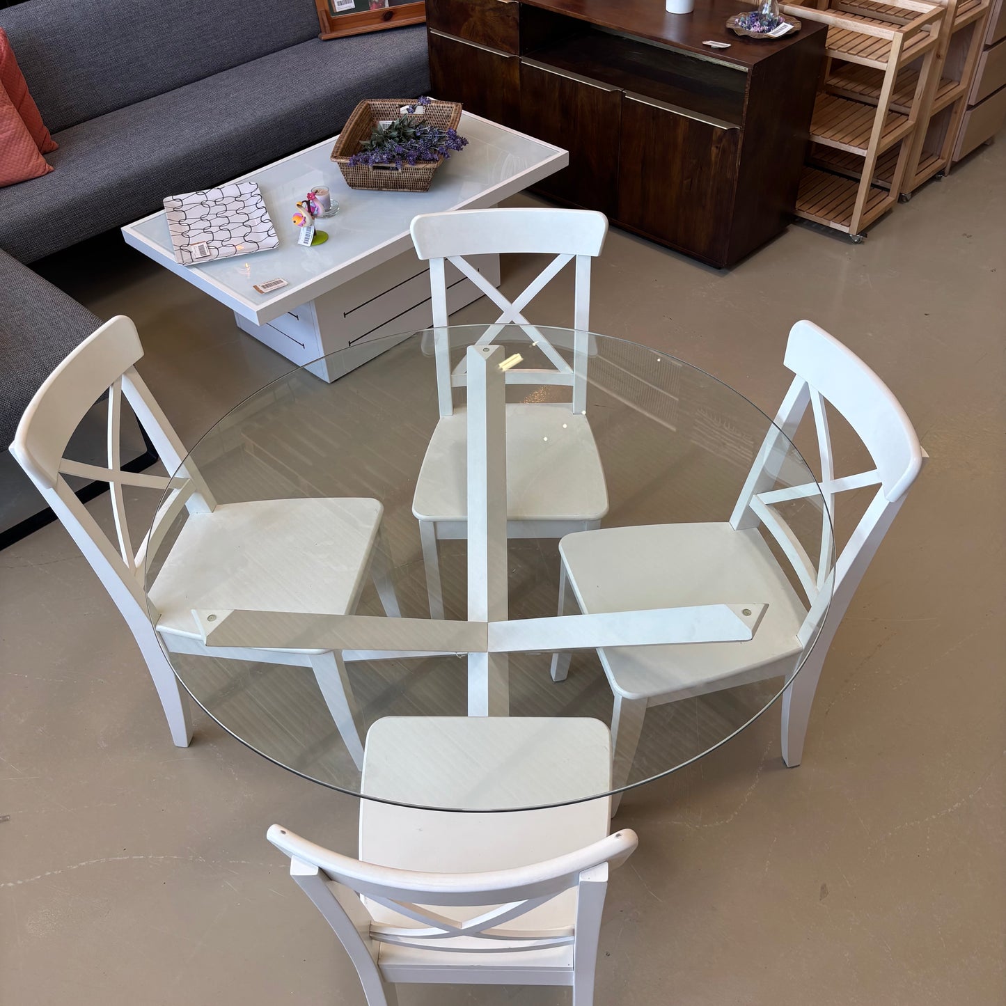 Table & Chairs