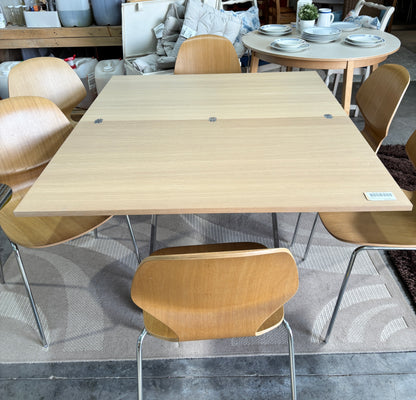 Conjunto de mesa de jantar.