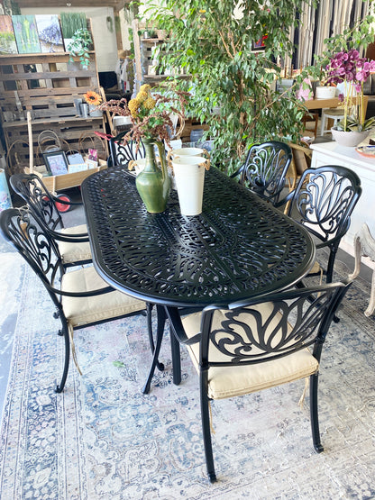 Table & Chairs