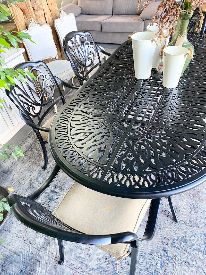 Table & Chairs