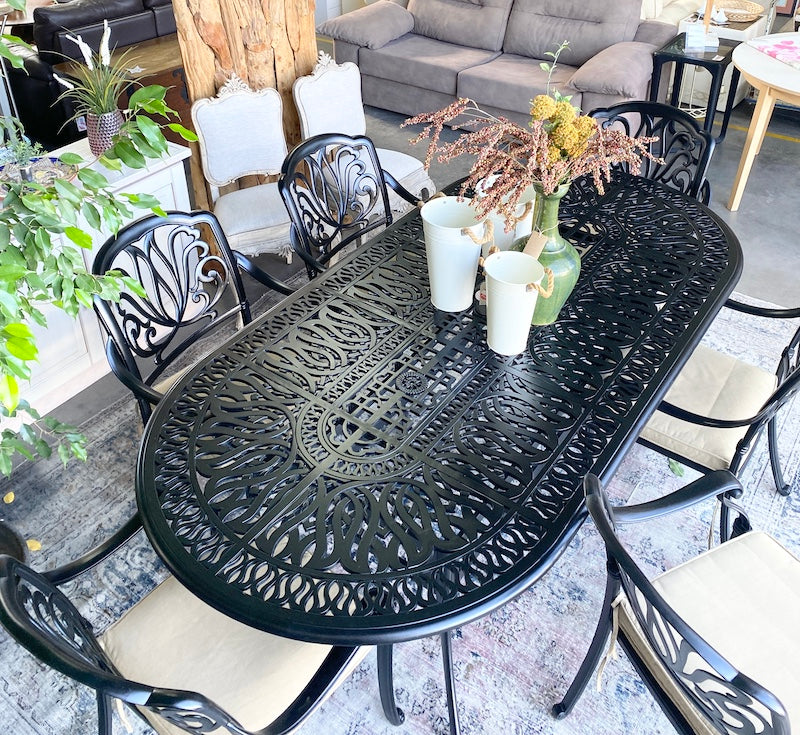 Table & Chairs