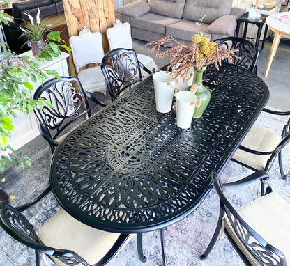 Table & Chairs
