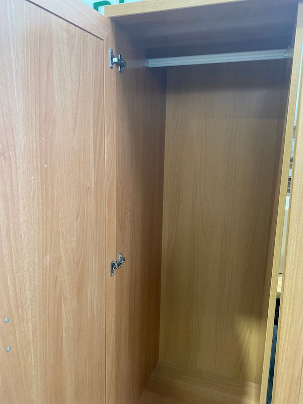 Roupeiro de porta única 