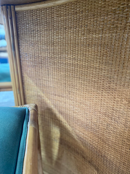  Mesa de jantar e cadeiras