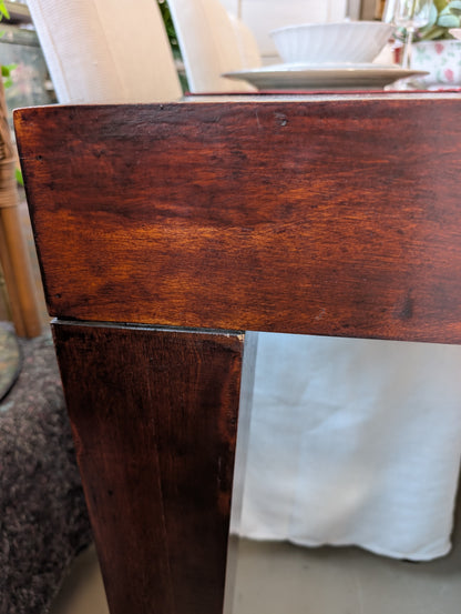 Table & Chairs