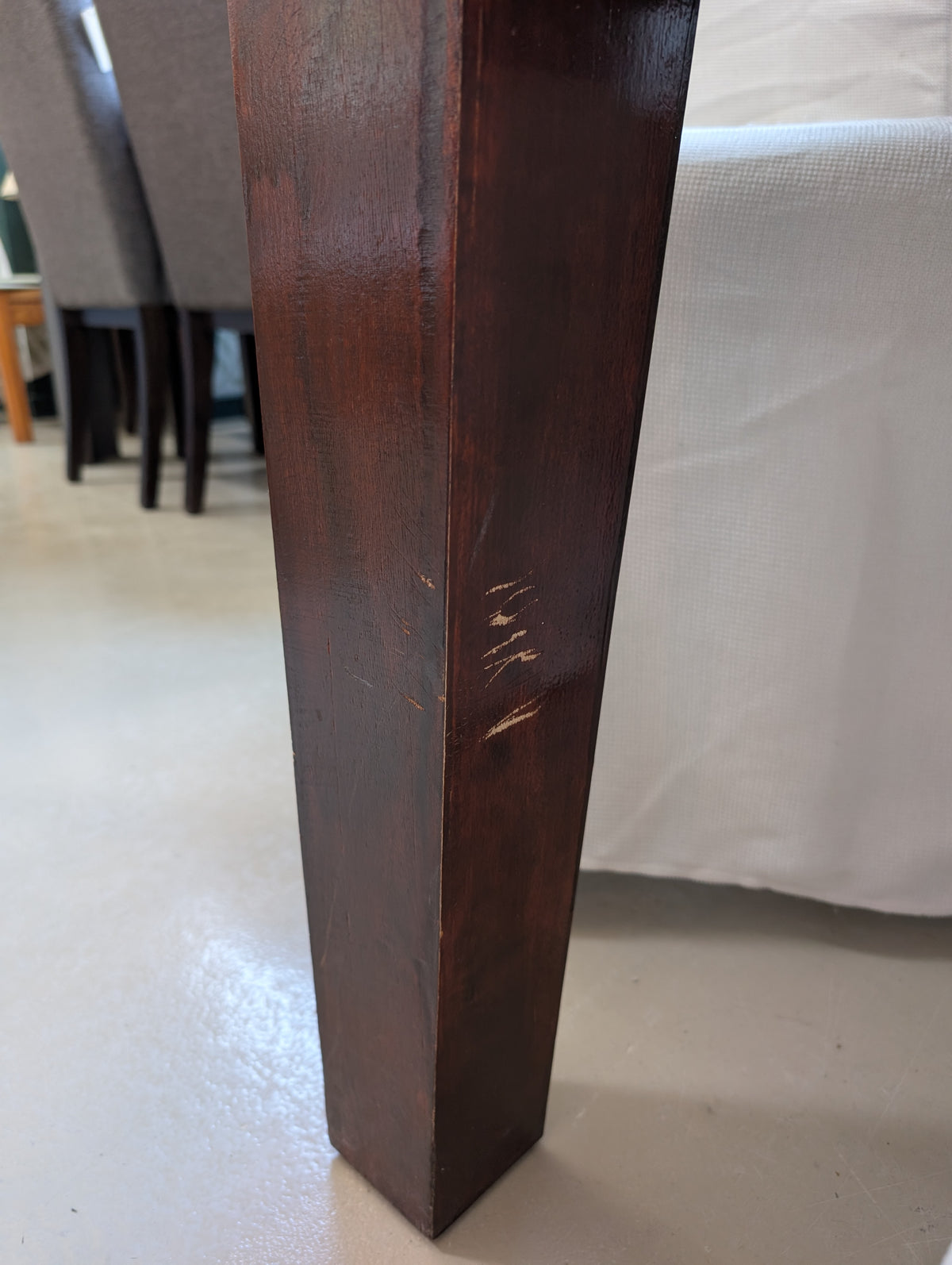 Table & Chairs