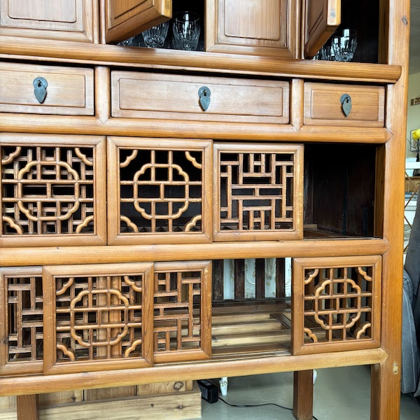 Dresser / Cabinet