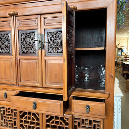 Dresser / Cabinet