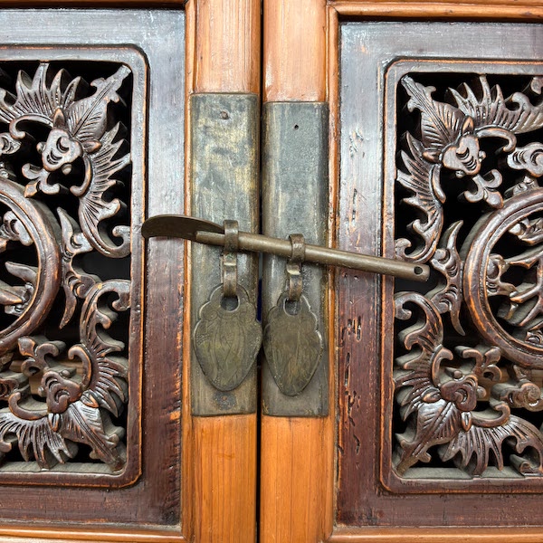 Dresser / Cabinet